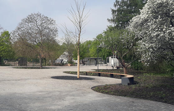 Britzer Garten: Eingang Blütenachse saniert